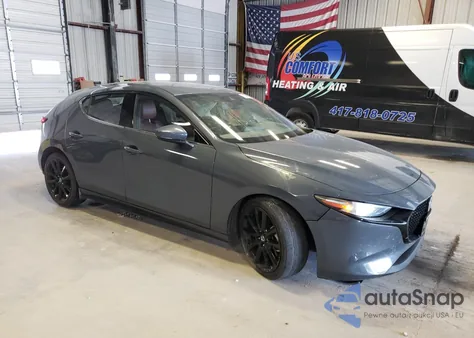 2021 Mazda 3 Premium z USA, uszkodzony, nr VIN JM1BPBML8M1303452